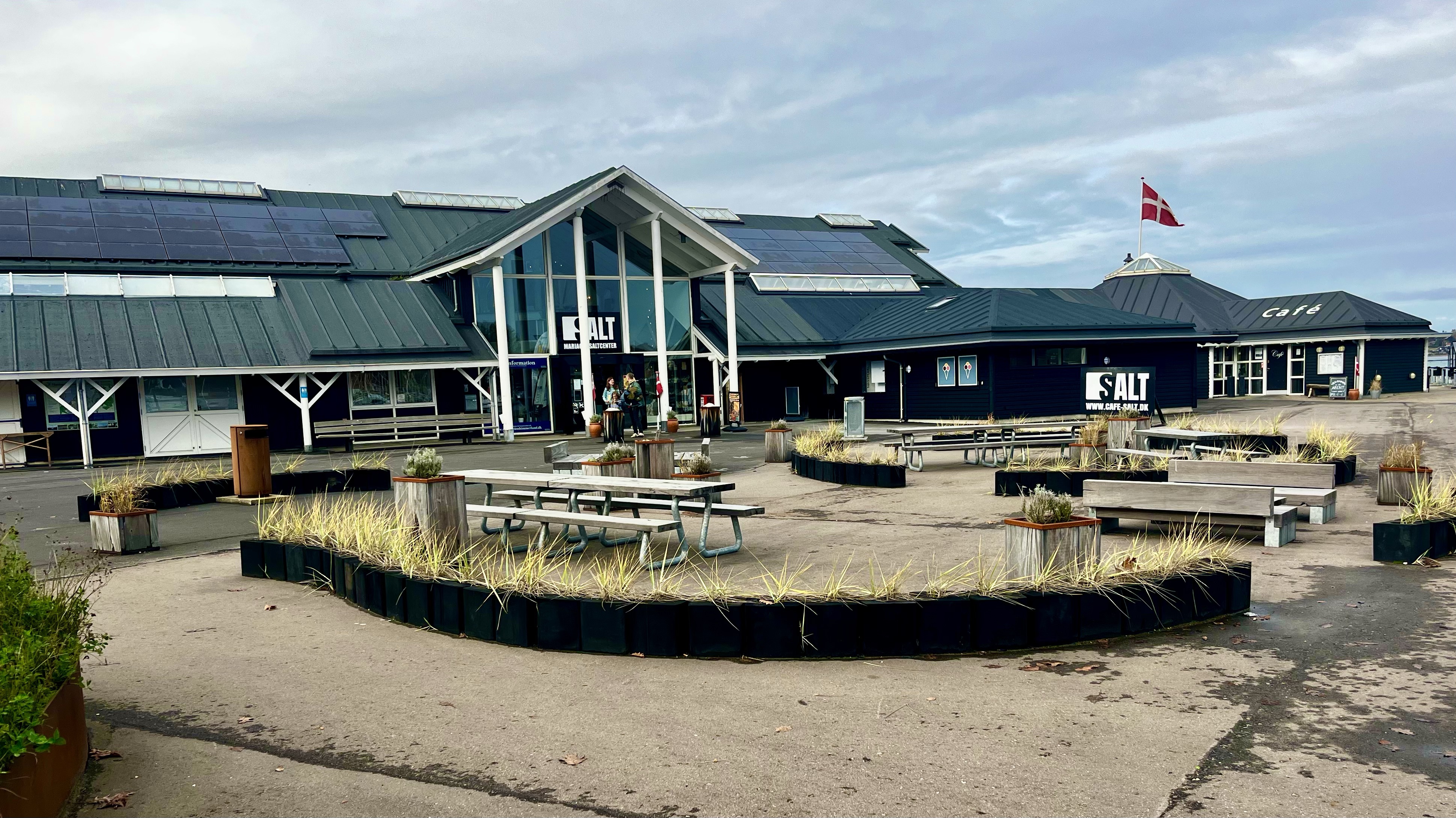 16AF3E51-22F2-4227-BECC-4DD4D3300468_1_201_a